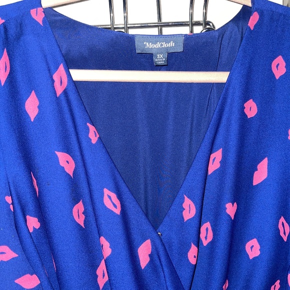 ModCloth Fits Of Bliss Flutter Sleeve Blue & Hot Pink Lips Midi Dress - Picture 3 of 7